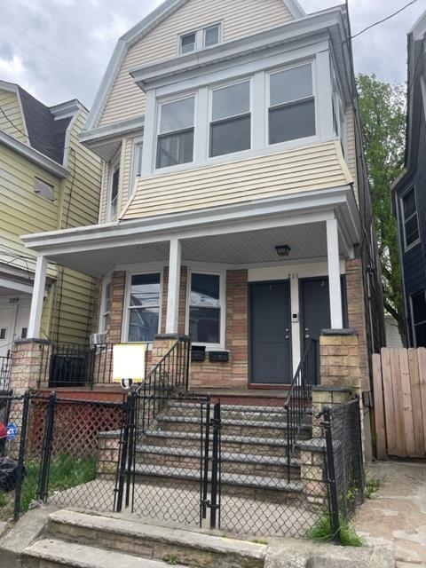 madiaayed's tweet photo. Dreaming of a new home? This 7 BED, 2 BATH home might be the one you've been thinking of. #realestate #homesforsale  https://t.co/6HnW4vKl2b https://t.co/r2XDEUySBj