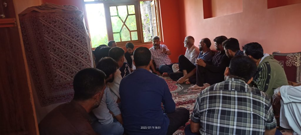 MSaleemParay's tweet photo. Held interactions at Doru and Larkipora where some political activists from different political parties joined our partyfold!
People seeing a ray of hope in Jinab @ghulamnazad sahib.
#WithAzad https://t.co/fZ6BBDWhxQ