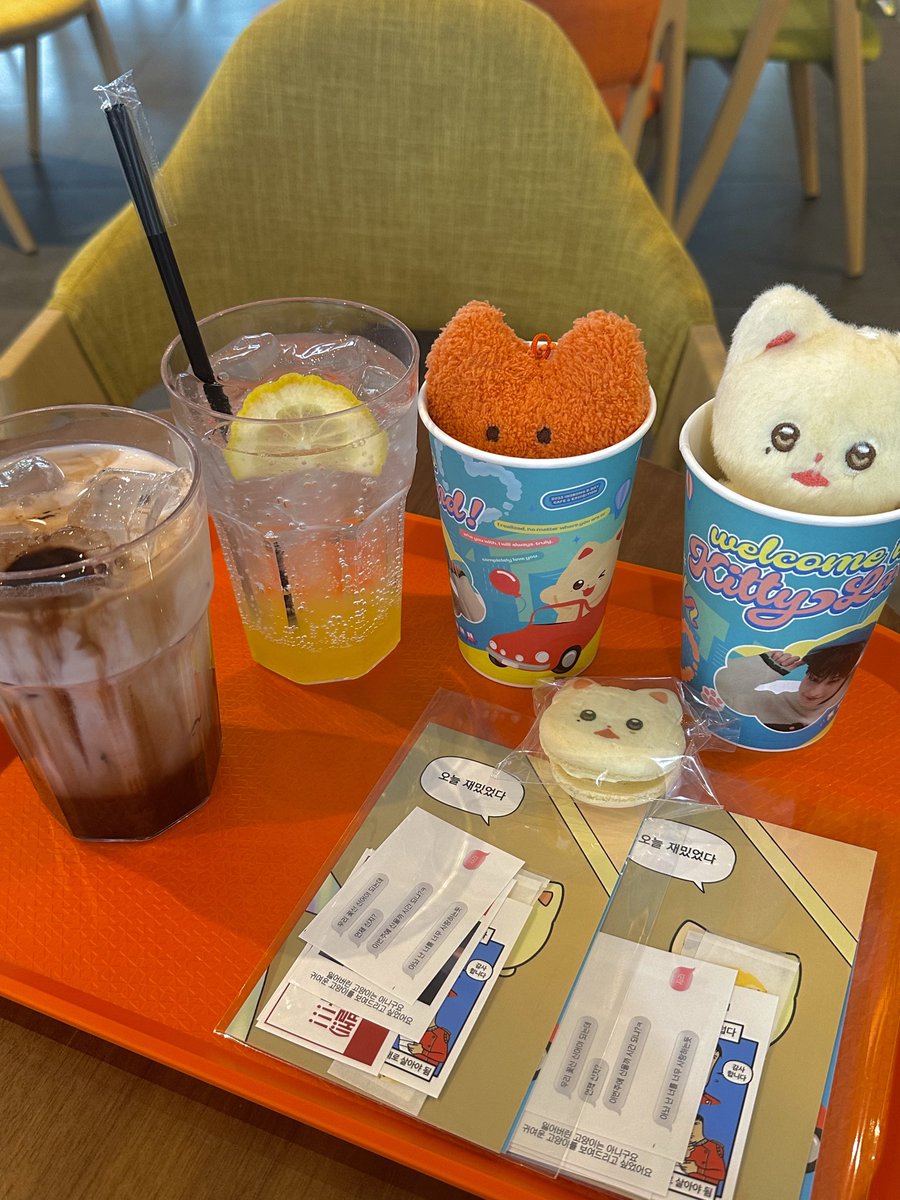 luckycat712's tweet image. 쏭쏭, 성냥이 그리고 홀로그램의 인성생파

#WELCOME_TO_KITTYLAND