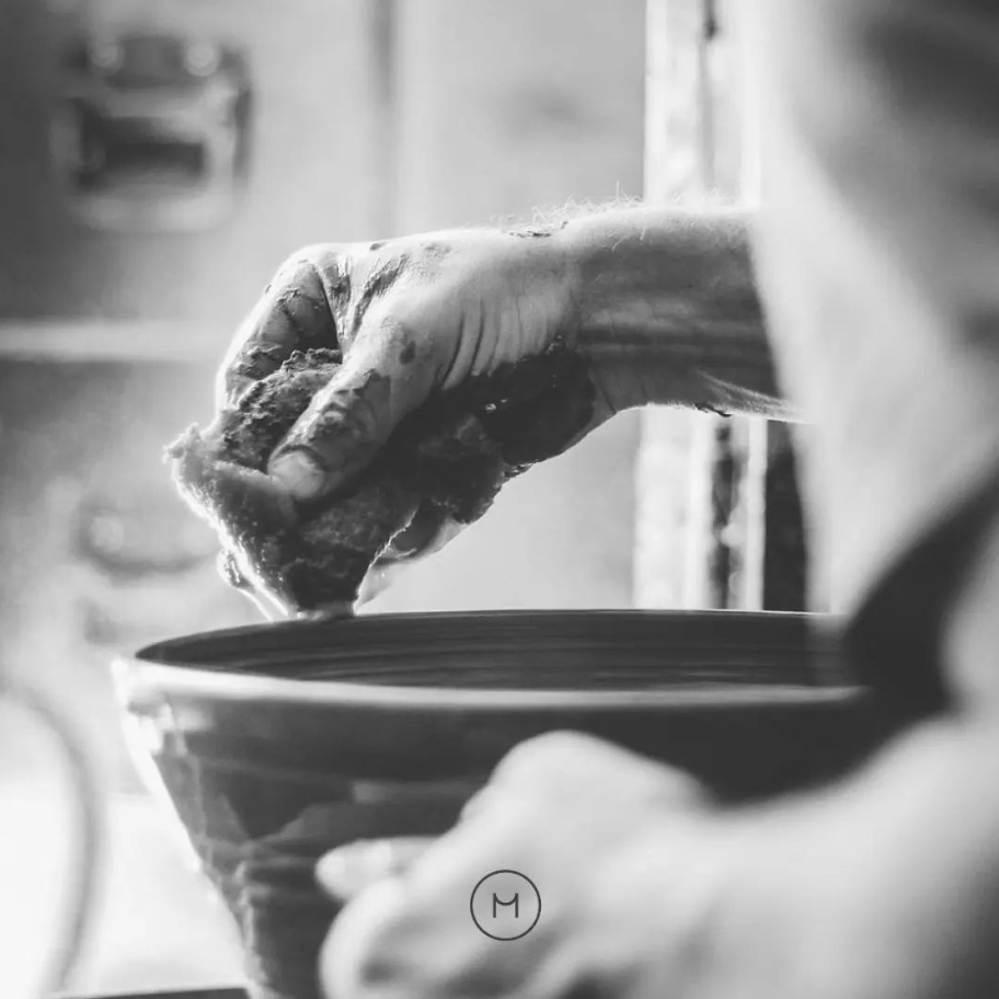 alejandrocsome's tweet photo. Con MANSHA: Donde vamos a ver tecnicas tradicionales locales que son rescatadas para el proceso de creacion de piezas ceramicas. ¿Que valor tienen en esta nueva tendencia, por momentos superficial, "de lo sustentable" lo tradicional?

Quizas mucho.
https://t.co/a6TDeGaM0K https://t.co/jzAwpcRZ6Q