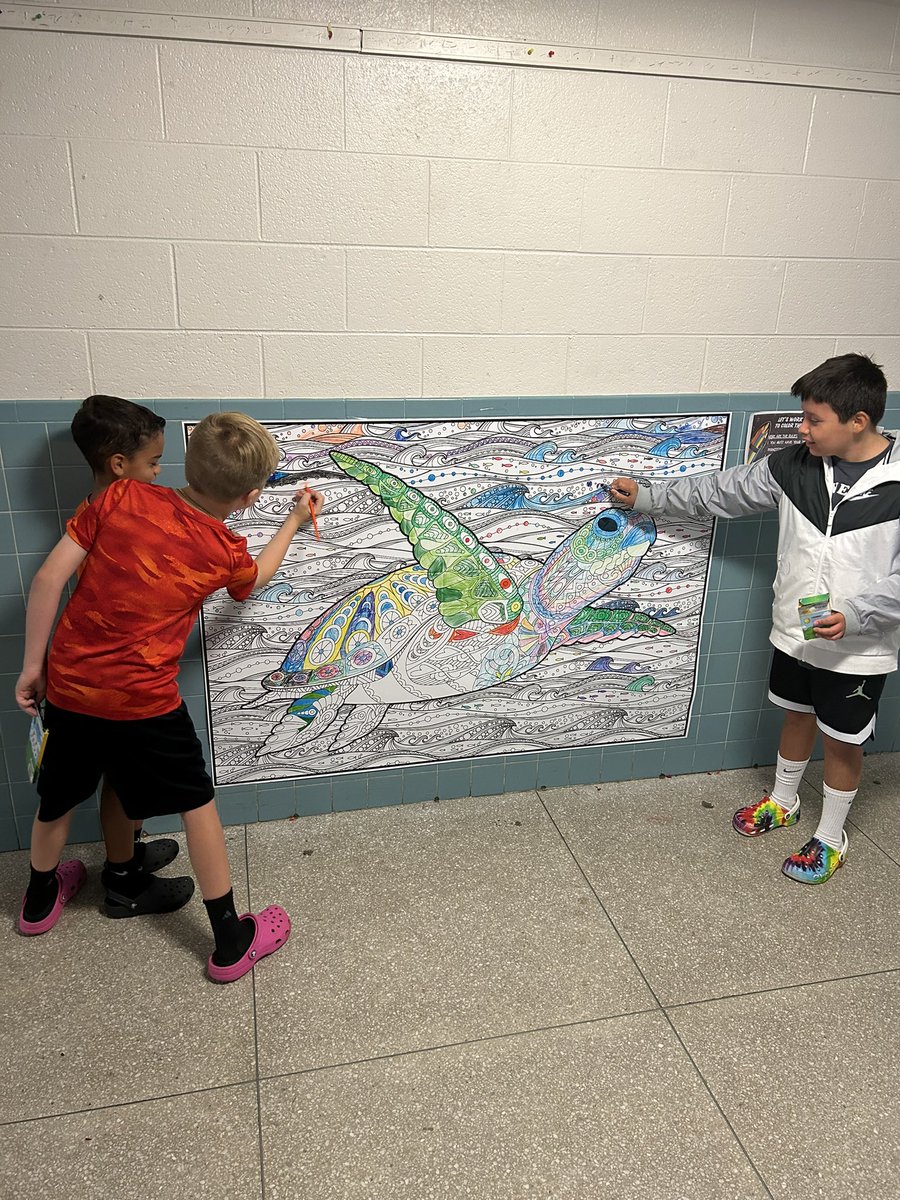 MrsGoodson3's tweet photo. Summer Academy students working collaboratively.
#Learninginparadise #SummerAcademy https://t.co/CoWtNYu9pn