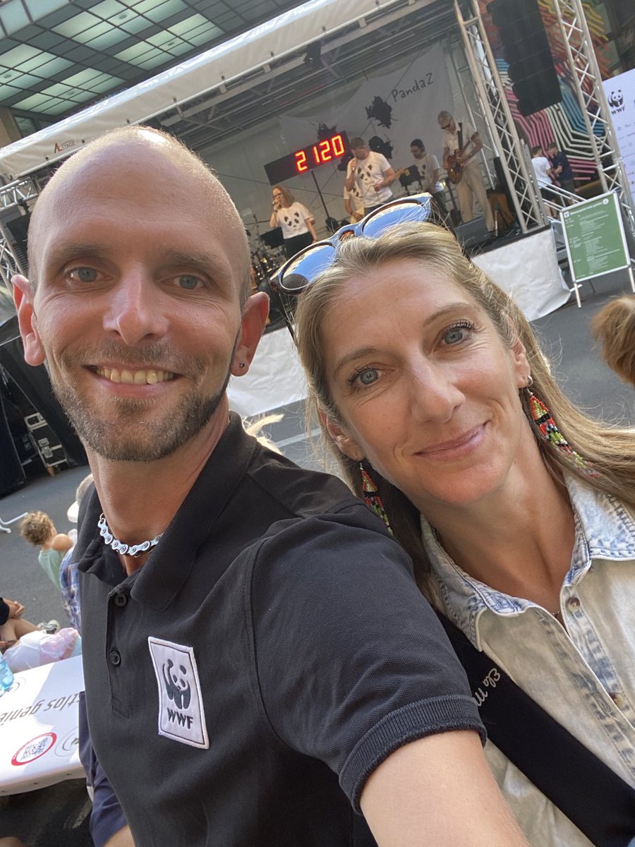 Roland_Gramling's tweet photo. Ready for #restlosgeniessen auf der #Friedrichstrasse gegen #lebensmittelverschwendung - umsonst und draußen, sowohl das Abendessen aus geretteten Lebensmitteln als auch die Musik @WWF_Deutschland https://t.co/t70a0tkJY8