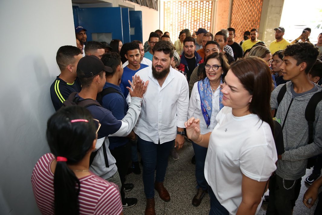 gobmonagasve's tweet photo. El gobernador Ernesto Luna y la alcaldesa Ana Fuentes acompañaron a Jacqueline Faria, presidenta de la @MVzlaBella, en un recorrido por los trabajos que se realizan en el campus de Los Guaritos de la UDO Monagas.

#Monagas #Maturin #LaPoesíaNosUne 
@NicolasMaduro @JacquelinePSUV https://t.co/xlLWnKrVfy