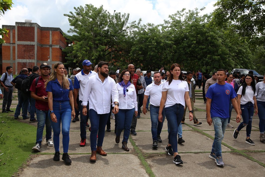 gobmonagasve's tweet photo. El gobernador Ernesto Luna y la alcaldesa Ana Fuentes acompañaron a Jacqueline Faria, presidenta de la @MVzlaBella, en un recorrido por los trabajos que se realizan en el campus de Los Guaritos de la UDO Monagas.

#Monagas #Maturin #LaPoesíaNosUne 
@NicolasMaduro @JacquelinePSUV https://t.co/xlLWnKrVfy