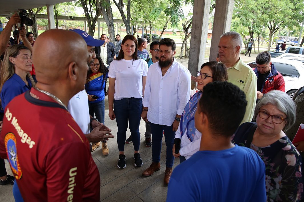gobmonagasve's tweet photo. El gobernador Ernesto Luna y la alcaldesa Ana Fuentes acompañaron a Jacqueline Faria, presidenta de la @MVzlaBella, en un recorrido por los trabajos que se realizan en el campus de Los Guaritos de la UDO Monagas.

#Monagas #Maturin #LaPoesíaNosUne 
@NicolasMaduro @JacquelinePSUV https://t.co/xlLWnKrVfy