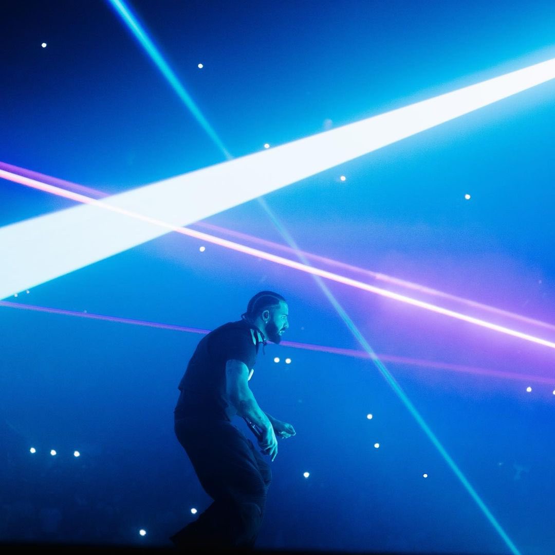 OVOSound's tweet photo. Who else can get the Garden b(l)ooming like this?

@Drake https://t.co/Hk3qOSkupf