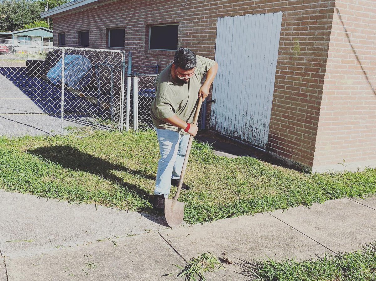 txbsm's tweet photo. Students are in the Valley this week serving as part of the Valley Summer Project mission team.
Pray for them as they serve local churches and engage in various mission projects.
#txbsm https://t.co/kuTLb0vkpi