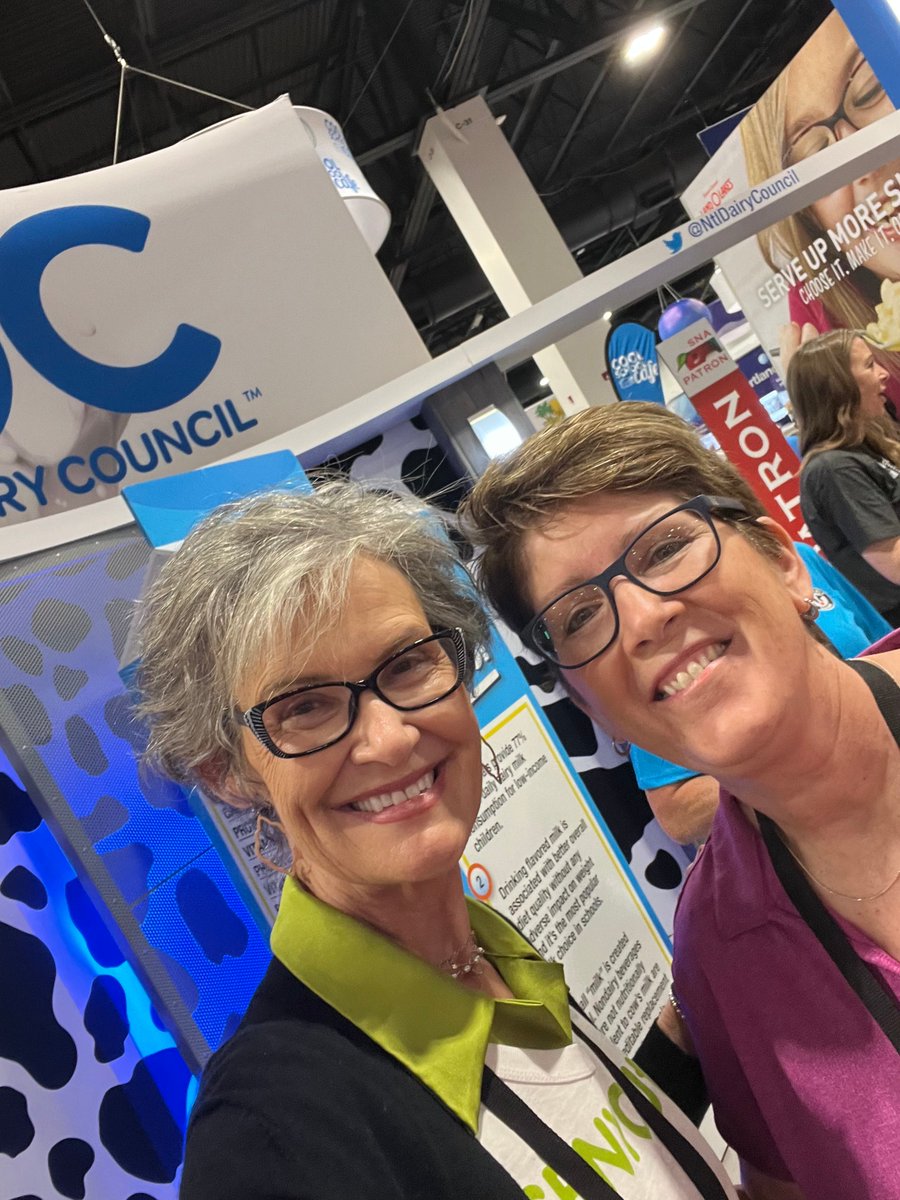 GENYOUthNow's tweet photo. It’s a wrap for GENYOUth’s CWO @karenkafer at @SchoolLunch's #ANC23—the school nutrition event of the year! 🍎🥪✏️ Karen spent a whirlwind 3 days attending educational session, and connecting with partners & nutrition leaders. Thanks for representing GENYOUth, Karen! https://t.co/eWRkzYzCuz