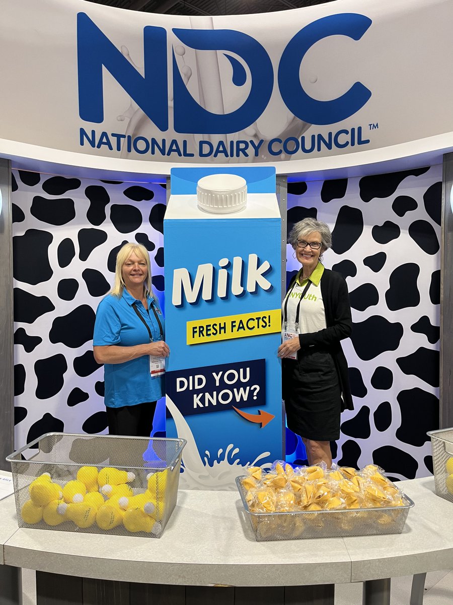 GENYOUthNow's tweet photo. It’s a wrap for GENYOUth’s CWO @karenkafer at @SchoolLunch's #ANC23—the school nutrition event of the year! 🍎🥪✏️ Karen spent a whirlwind 3 days attending educational session, and connecting with partners & nutrition leaders. Thanks for representing GENYOUth, Karen! https://t.co/eWRkzYzCuz