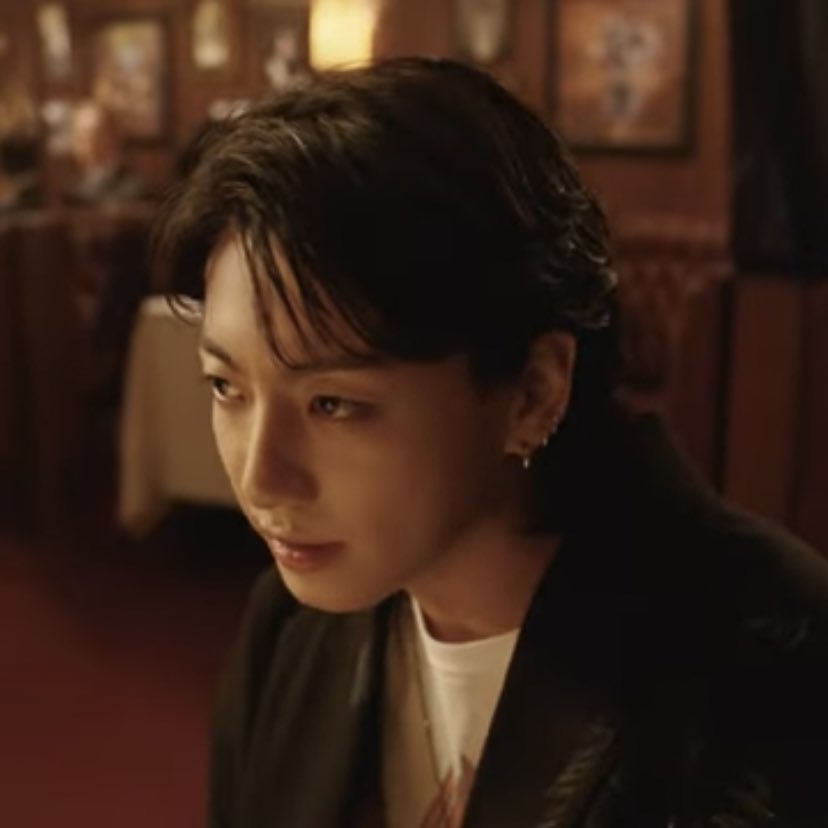 jiminievenus's tweet photo. — Se acaba de filtrar la discusión de Jungkook &amp; SooHe:

Sohee: Bebé puedes quitar ese recorte de Namjoon a tamaño real de nuestro dormitorio por el amor de Dios.

JK: Conoce tus límites.

#JungKook_Seven https://t.co/BLHZBryPJr