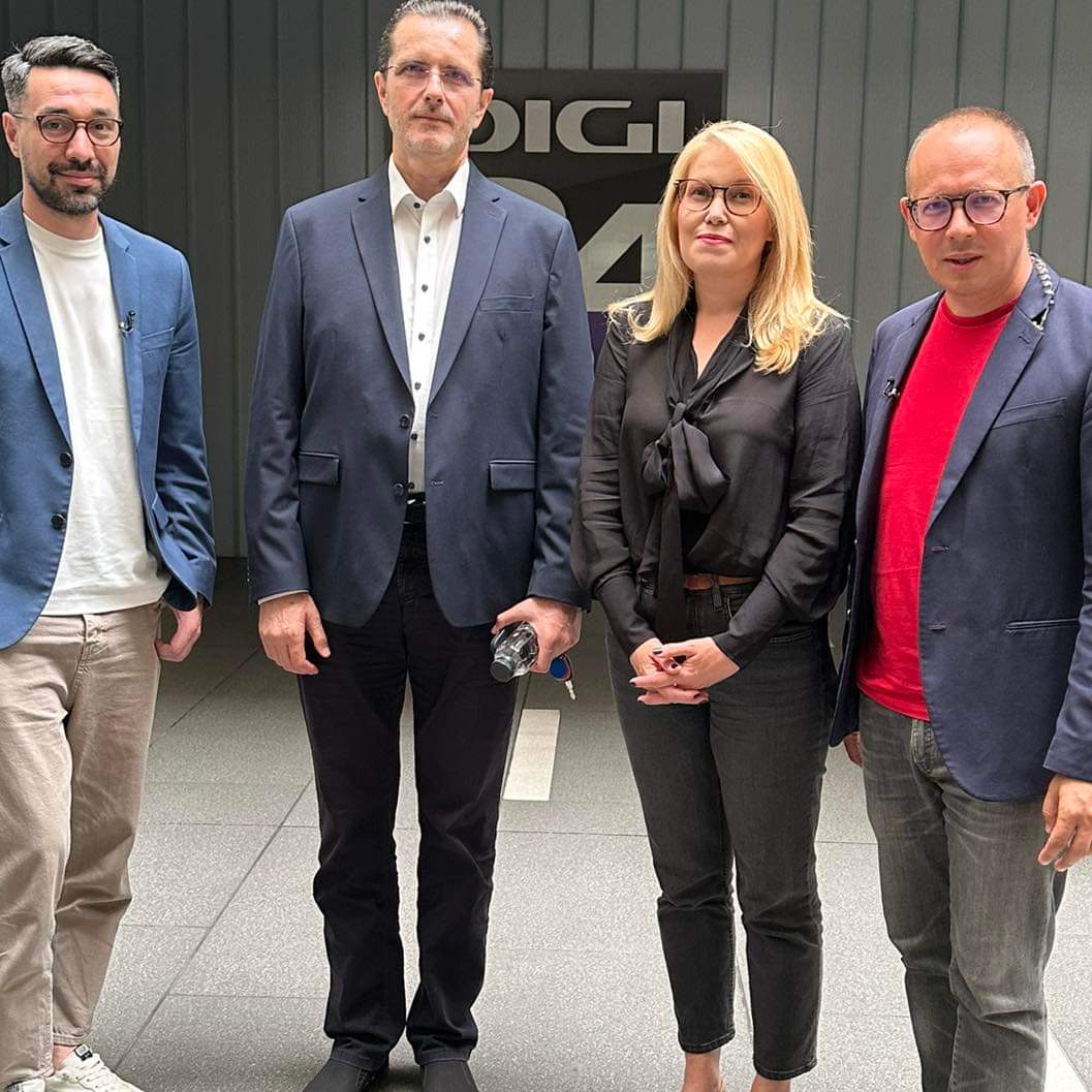 Nota de Culoare on Twitter