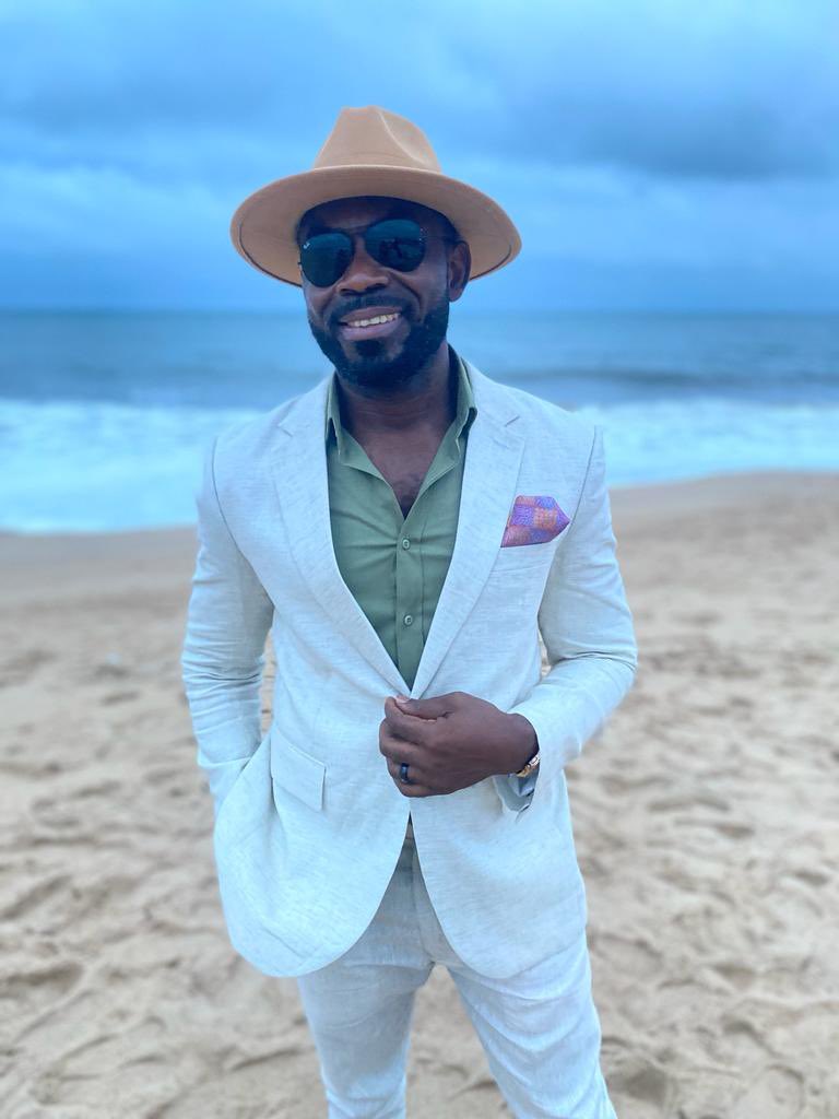 That beach wedding vibe in a #criscarrbespoke linen suit… 
#madeinghana #menwithstyle #menslinen #menwithstyle #menwithclass #mensfashion #menswear #menstyleguide #fashionmen