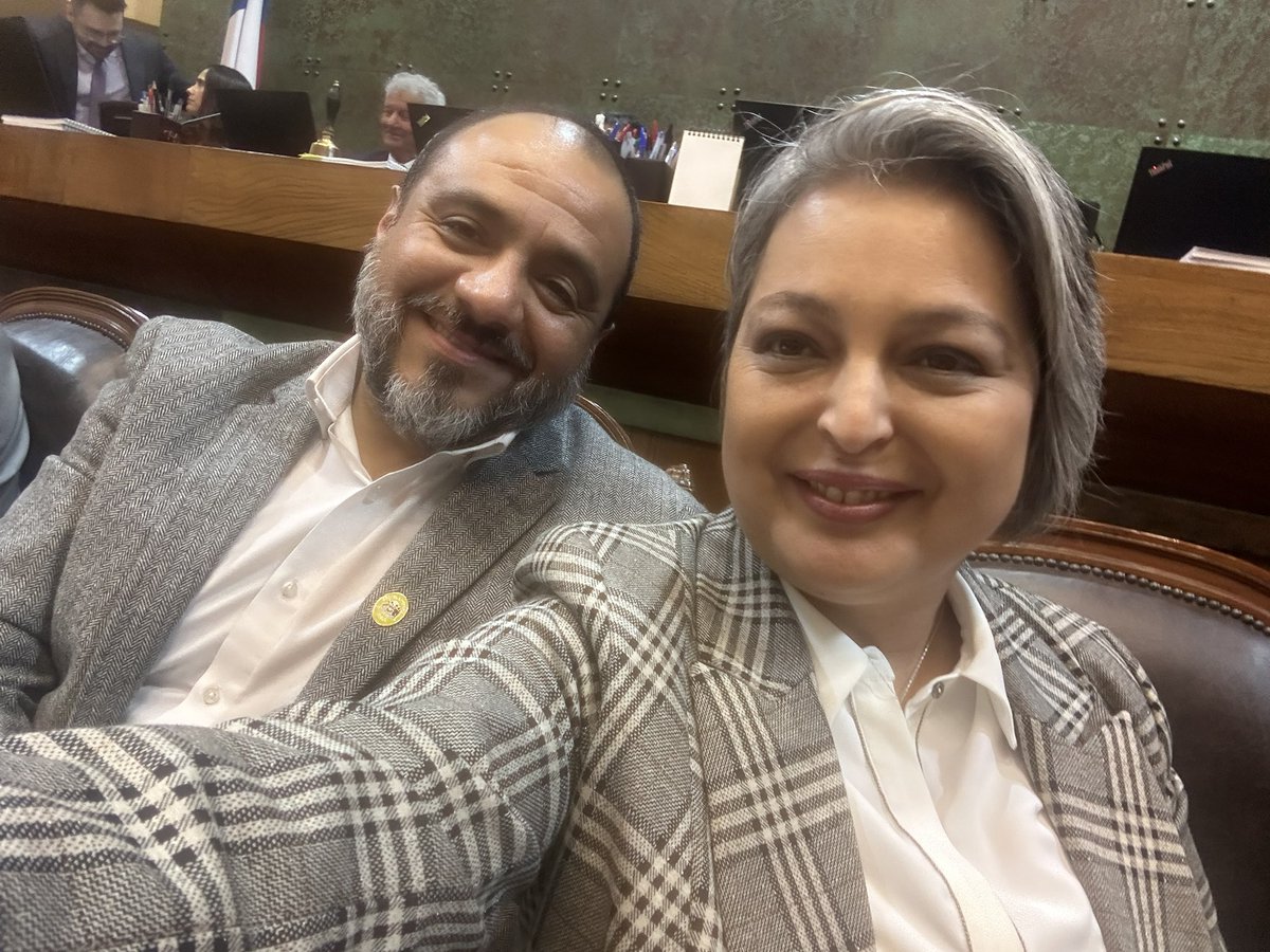 jeannette_jara's tweet photo. Junto a @ProfMarcoAvila ✨🙌🏻💜🇨🇱 https://t.co/JISaZFSZ49