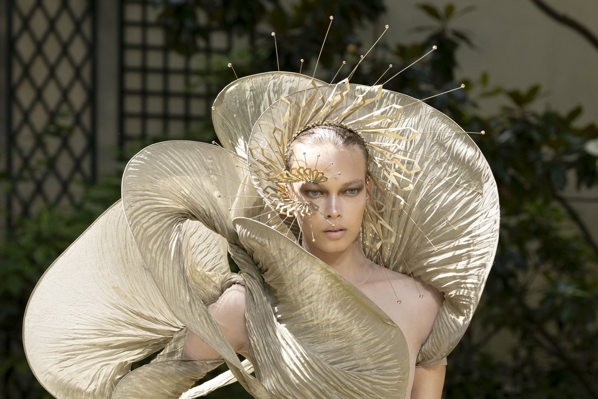 ARCHITECTONICS - Paris Fashion Week 2023/2024 , Fashion Couture week.
<a href="/rinaldyyunardi/">Rinaldy Yunardi</a> Headpiece for Iris Van Herpen FW 23/24 collections 
Paris, 03 July 2023.