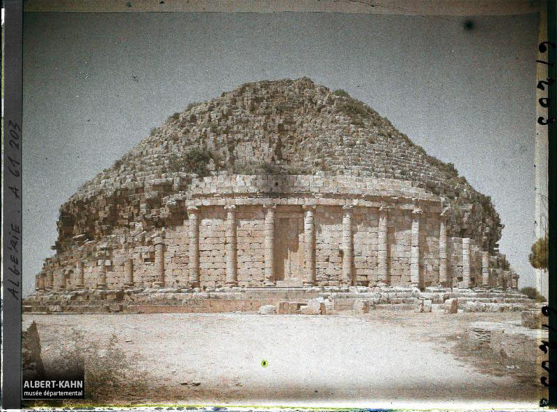 Jul 12 1929 #OTD In Tipaza Province, Algeria, Frédéric Gadmer colour photos, taken 94 years ago, of Royal Mausoleum of Mauretania for Queen Cleopatra Selene II. She was daughter of Greek Ptolemaic Queen Cleopatra VII of Egypt and Roman Triumvir Mark Antony en.wikipedia.org/wiki/Royal_Mau…