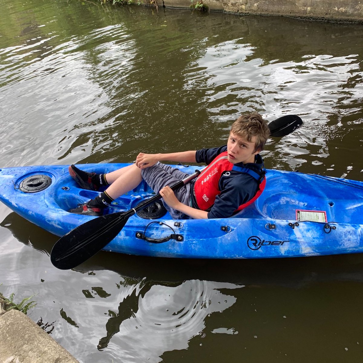 WillowBank_Sch's tweet photo. Year 9 #outdooreducation #kayaking on the canal. Focus was to build #teamwork, #communication, and #leadership skills whilst #exploring the nature and animals found along the canal banks. Skills developed included #paddling, #stroke and #manover and #safety https://t.co/WOLIdRSUg4