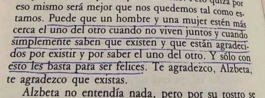 Cementedelibros's tweet photo. Libro: "El libro de los amores ridículos"
“Puede que un hombre y una mujer estén más cerca el uno del otro cuando no viven juntos y cuando simplemente saben que existen y que están agradecidos por existir y por saber el uno del otro. Y sólo con esto les basta para ser felices.” https://t.co/ZjxqOBticj
