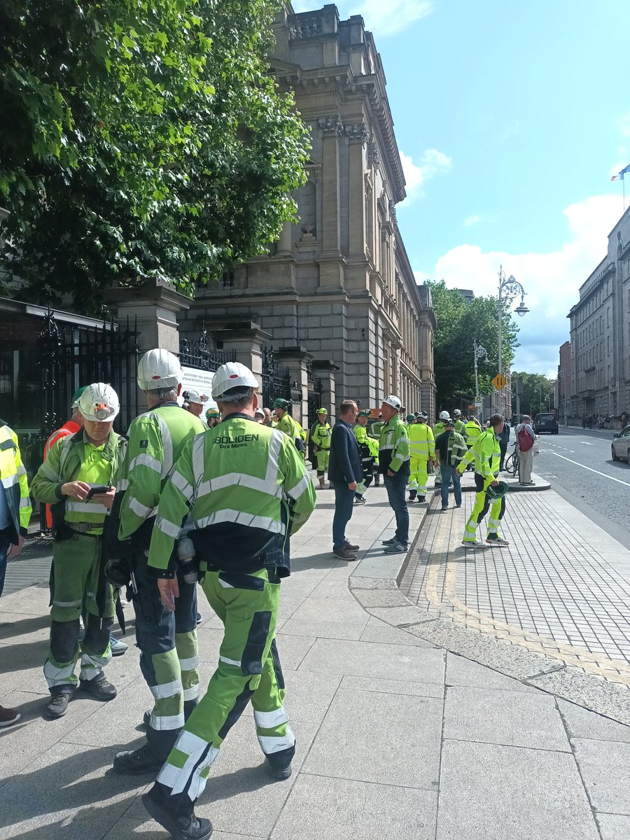 Solidarity to Tara Mines workers who brought their struggle to the Dáil today. ✊️