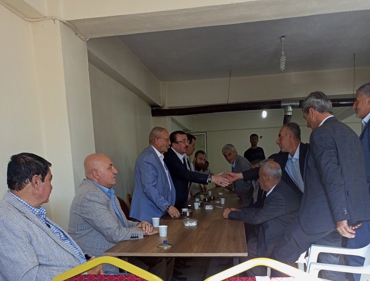 KadimAsiretler's tweet photo. Genel Başkanımız ve Üst Kurul Üyelerimiz, Gürpınar Belediye Başkanı Hayrullah Tanışın  vefat eden  Yeğenin taziyesinde bulundular. Merhuma Allah'tan rahmet kederli ailesine başsağlığı dileriz. Mekânı cennet olsun inşallah.
@RasimASLAN65 @hayrullahtanis https://t.co/qfqKqW92TW