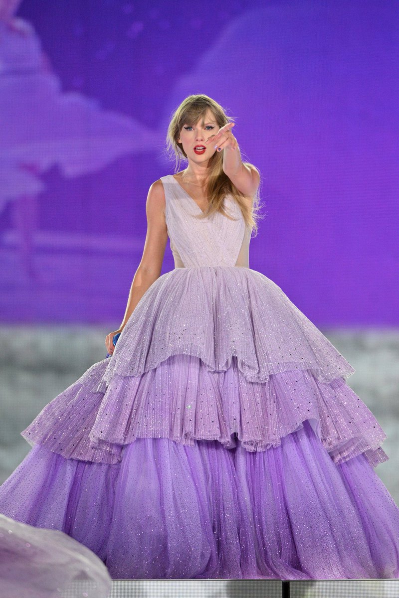 tswifterastour's tweet photo. I was enchanted to meet you 💜 https://t.co/MITk8Dg9JS