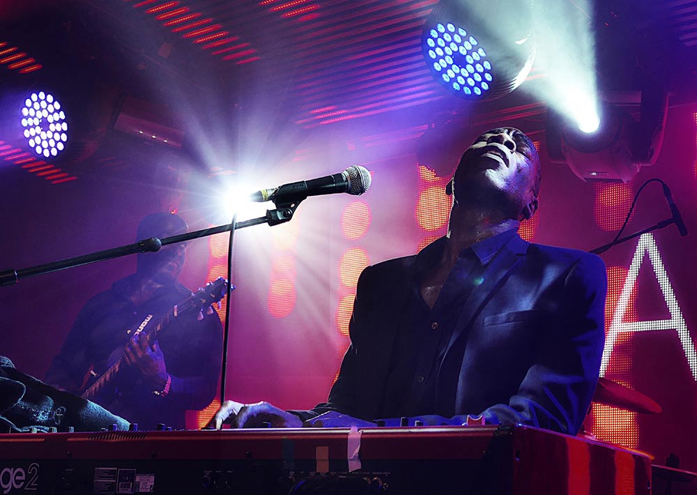 SongwritingMag's tweet photo. Clapham soul man @roachfordmusic reveals how his breakthrough 80s pop hit 'Cuddly Toy' was inspired by the seductive charms of a Garfield plushy... https://t.co/jUuPPq9mx0

#cuddlytoy #roachford #andrewroachford #songwriting #songwriter https://t.co/jFOiy27tGB