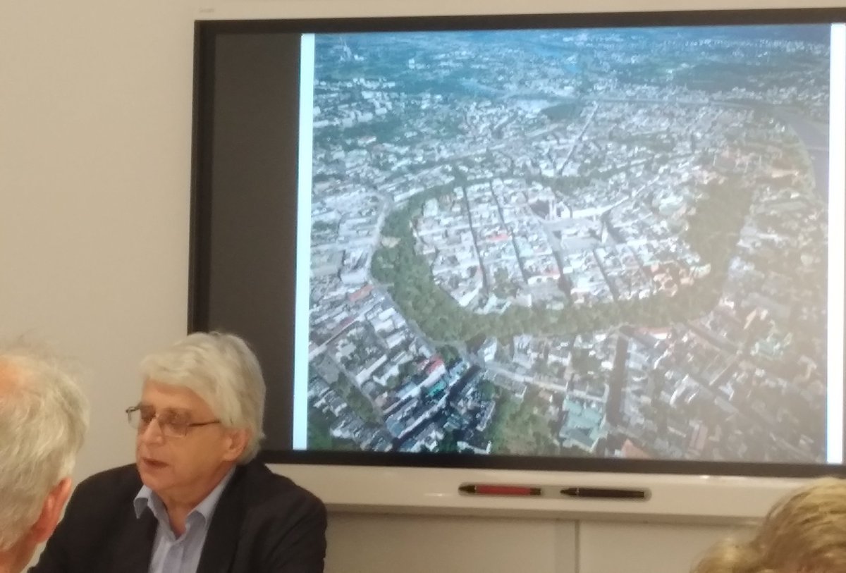 RMcMnow's tweet photo. Central European #reconstructions and revivals, issues of #authenticity, beginning with Jacek Purchla examining #Krakov as symbol of national #identity #UH50 #UrbanHistory @UrbanHistoryCUP https://t.co/uSjzH2Ti5V
