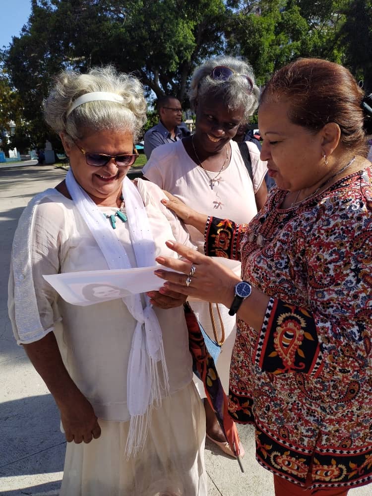 Esta mañana con la presencia de @TeresaBoue la #FMC a nombre de las federadas cubanas recordaron a Mariana Grajales en el parque capitalino que lleva su nombre. Sentido momento de homenaje a la madre de los Maceo y Madre de la Patria. #MujeresEnRevolución