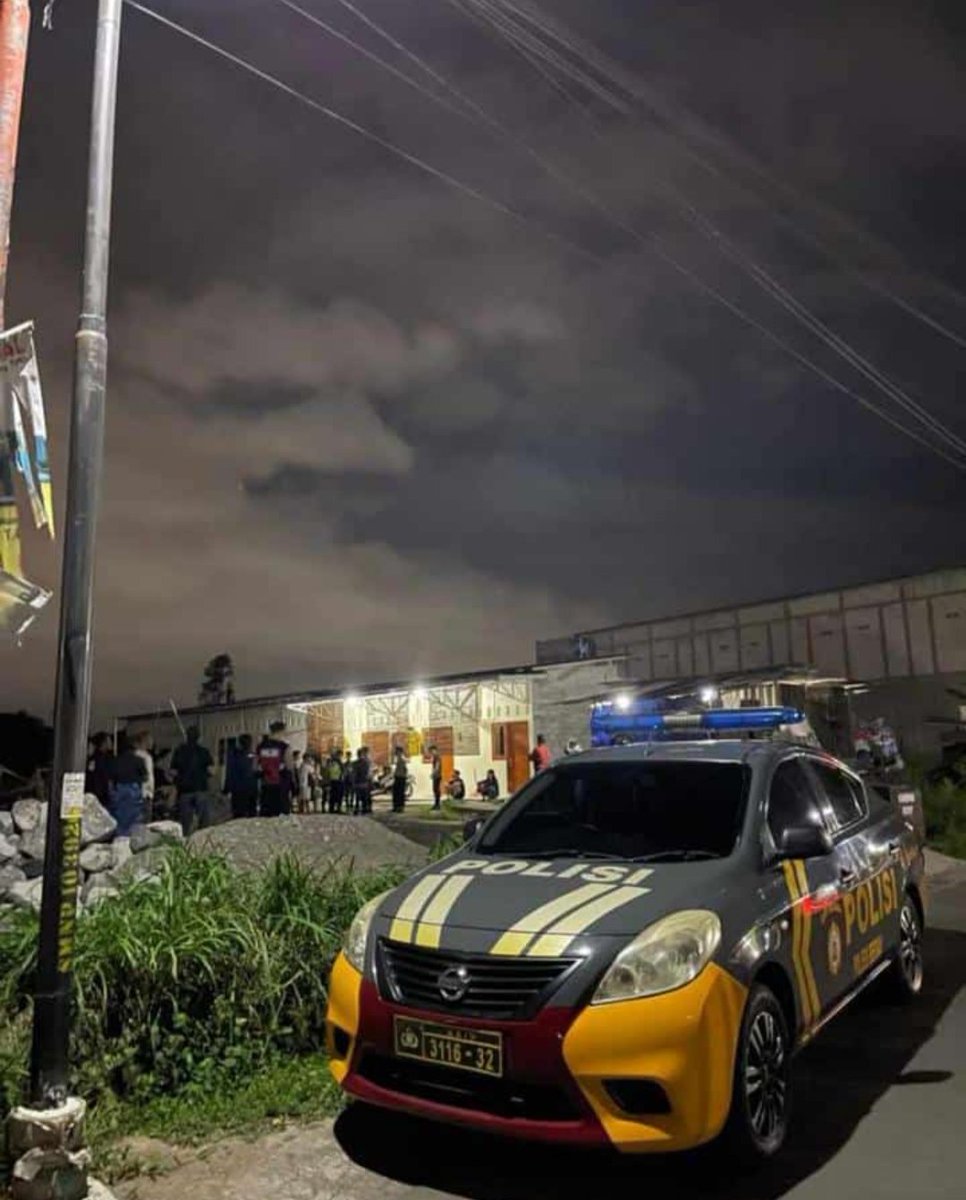 merapi_uncover's tweet photo. [Breaking News] lagi wae Penemuan mayat di dalam kamar kos, masih dalam penanganan polisi 😥
Klodangan, Berbah Sleman | @andiyuliyancuk https://t.co/6cDtnNmlNy