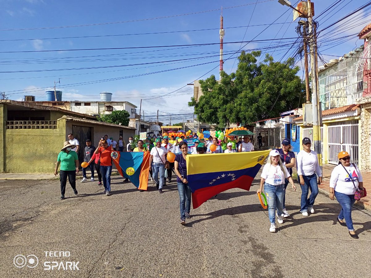 Desde el CDCE Parroquia San Francisco en la Caminata En La Unión Está La Fuerza! <a href="/NicolasMaduro/">Nicolás Maduro</a> <a href="/_LaAvanzadora/">Yelitze Santaella</a> @MPPEDUCACION <a href="/CDCEZULIA/">Centro de Desarrollo de la Calidad Educativa Zulia</a> <a href="/CnaeZuliaOf/">CnaeZuliaOficial</a>
