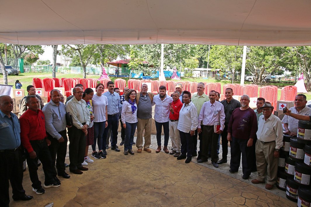 gobmonagasve's tweet photo. 30 iglesias evangélicas de Monagas recibieron dotación a través del plan "Mi iglesia bien equipada" de la @MVzlaBella,  con la presencia de Jacqueline Faría, el gobernador Ernesto Luna y la alcaldesa Ana Fuentes. 

#Monagas #Maturin #LaPoesíaNosUne
@NicolasMaduro
@JacquelinePSUV https://t.co/qWGVWFC6Gd