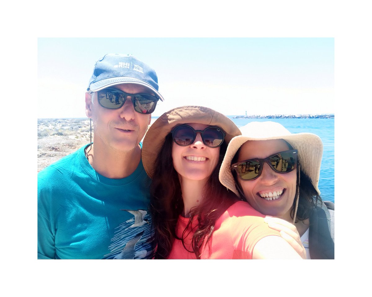 Lara_Talavera_'s tweet image. Our third and last #LIFEIlhasBarreira summer school on coastal dunes ended! 🏝️ Happy to have met many enthusiastic students and to have reunited with these two awesome scientists and best people!