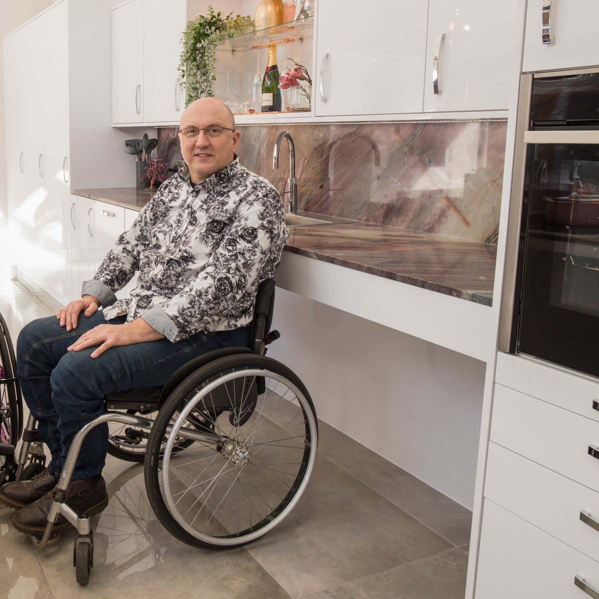Meet Adam Thomas – the UK’s leading designer of accessible kitchens and the visionary behind Freedom range of kitchens. With over 40 years of personal experience, Adam has developed a set of design principles that have gained recognition by Occupational Therapists and designers.