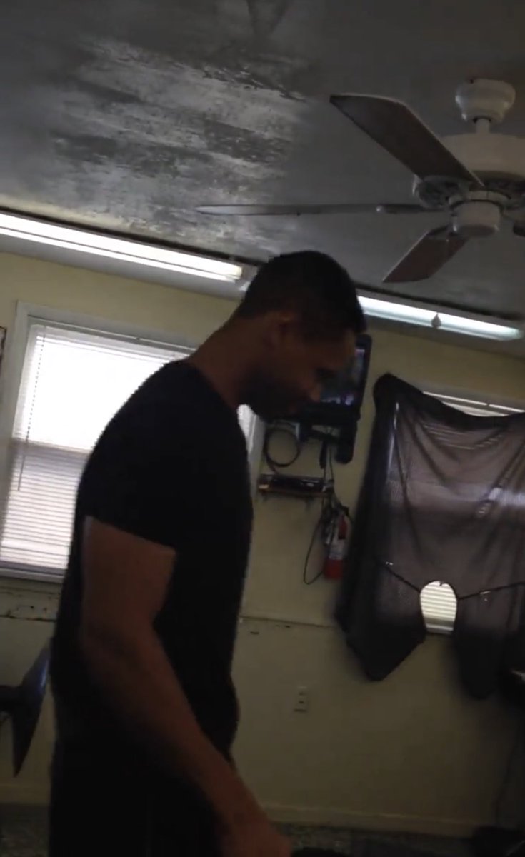 blackice_06's tweet photo. @PFflyerMarine89 @Jblack2307 You had that, “damn is this nigga going to finish my cut”. Lol! https://t.co/Dtz0XBwMX1