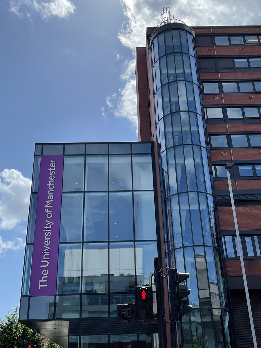 What a group!! Having an amazing time at @OfficialUoM with some of the best in the game. What a beautiful campus and pretty city. @lindsayjibb @_PaulineWhelan @LottiesLoaves @ruthlady @akilfoy #datasaveslives #technology #digitalhealth #innovation #MANCHESTER