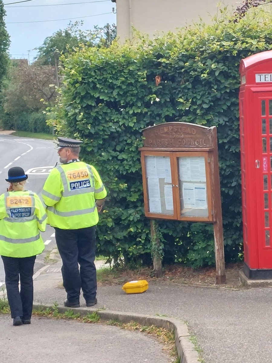 Our Community Policing Team have carried out a speed check in #Hempstead today in response to concerns raised by the local Community Speed Watch.
A number of tickets have been issued for excess speed.
#SlowDownSaveLives
#VisionZero 
@SaferEssexRoads @EPRoadsPolicing