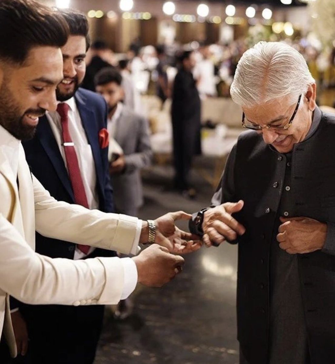 K4anSh3r's tweet photo. Haris Rauf: I became a fan of Khawaja Asif the day I heard his koi sharam hoti koi haya hoti hai speech and meeting him is always an honour. https://t.co/429rKOxO4g