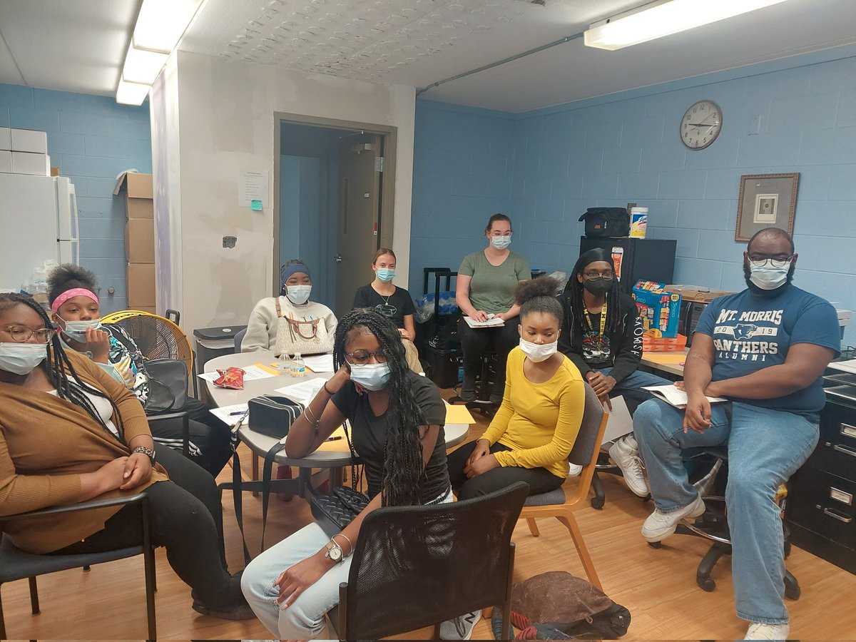 flint_lab's tweet photo. 🌟 Exciting news from the Flint Community Lab! 🌟

🎉 We're thrilled to welcome a new group of summer interns through our partnership with Flint Strive. #Monday 

#FlintCommunityLab  #WaterTesting #FlintStrive #FlintLabLife #Flint https://t.co/Bkxh0KNvxd