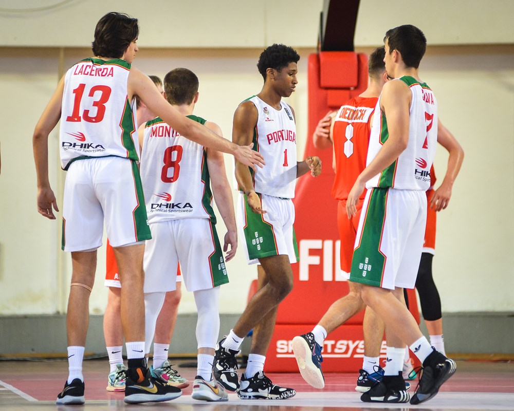 fpbasquetebol's tweet photo. 🏀 Portugal 🇵🇹 67-51 🇱🇺 Luxemburgo
🏆 Campeonato da Europa (Div. B) sub20 masculinos
📍 SRC Kale, Skopje
⭐️ @DanielVTuck (15pts, 3res, 1ast, 4rb, 1dl)
📊 https://t.co/Nv4dVWkvNA

#SomosBasquetebol #FIBAU20Europe #U20 https://t.co/cwdmP4v0KP