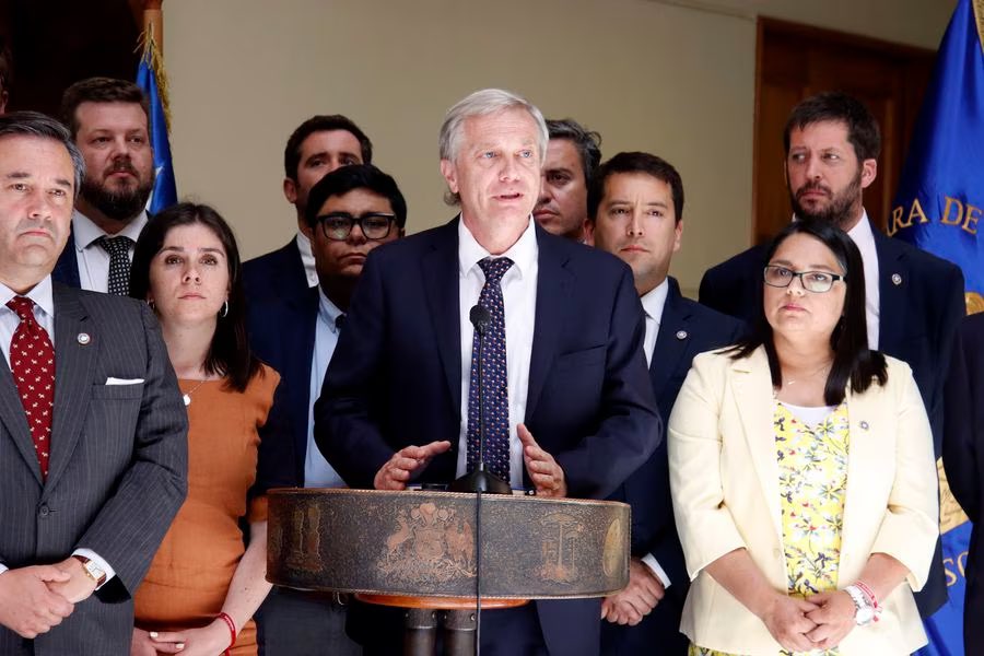 hernan_sr's tweet photo. Primero homofobia, segundo lo de las 30 colaciones por 3500 millones era fake news y ahora EVOPOLI se baja de la acusación constitucional contra ministro Ávila. 
Hoy 12 de Julio del 2023, los republicanos y la UDI lo perdieron TODO. https://t.co/O4VN3DaFx6