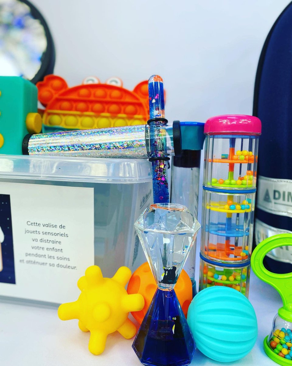 SDIS_18's tweet photo. #LT Le petit monde de Vicky nouveau partenaire des #pompiers18

PCQ parfois la prise en charge des enfants génère du stress l'associat° Le petit monde de Vicky vient d'offrir au @SDIS_18 6⃣🧳"magiques" contenant des jouets sensoriels pour distraire les👦🏽👧🏽pdt les soins
🙏🏽pour eux https://t.co/WMbGFMdeFJ