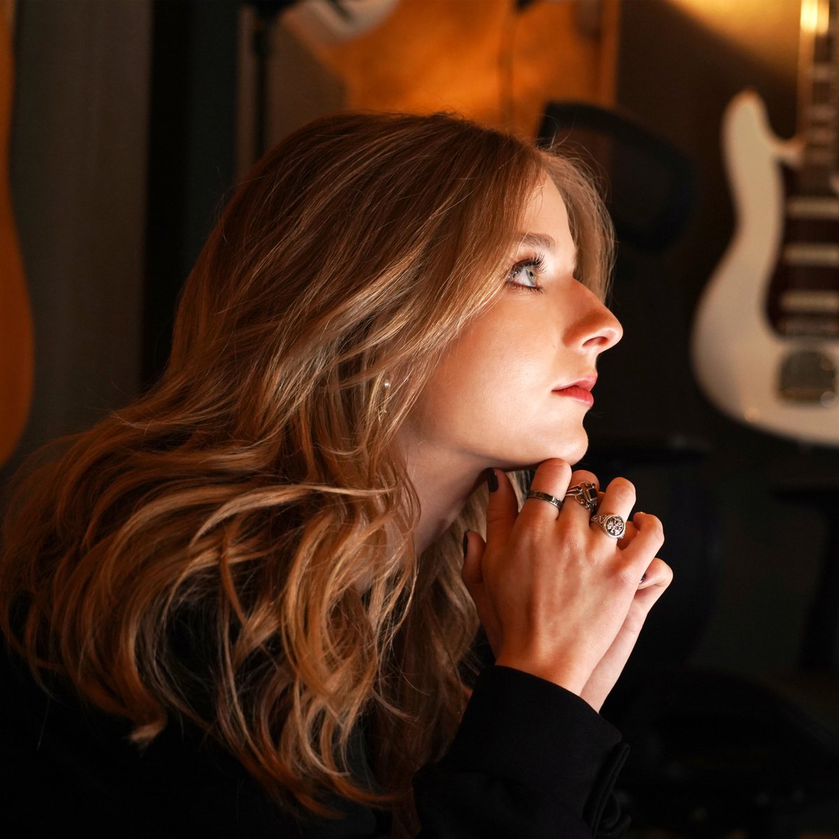 jackieevancho's tweet photo. 𝒮𝓉𝑜𝓅 𝓉𝑒𝓁𝓁𝒾𝓃𝑔 𝓂𝑒 𝒽𝑜𝓌 𝓉𝑜 𝓁𝑜𝑜𝓀, 𝓌𝒽𝒶𝓉 𝓉𝑜 𝒷𝑒. 𝒮𝓉𝒶𝓇𝓉 𝓁𝑜𝑜𝓀𝒾𝓃𝑔 𝒶𝓉 𝓎𝑜𝓊𝓇𝓈𝑒𝓁𝒻… 🎶

#GetOutOfMyLife is now playing on TikTok! Go listen, and use the sound in your videos: https://t.co/Lx6wDda5s5. https://t.co/ZWMmTmXAPH
