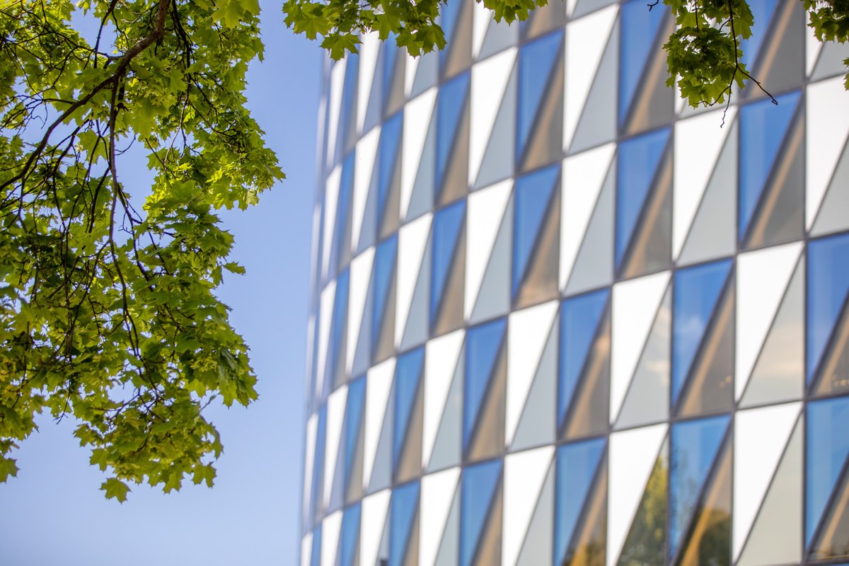 karolinskainst's tweet photo. KI and @KarolinskaUnsju have signed an agreement to establish a joint center for advanced cell, gene and tissue therapies – Karolinska ATMP Centre.

Read more here ⬇️
https://t.co/KKqSQtoCjJ https://t.co/twJorD7bHg