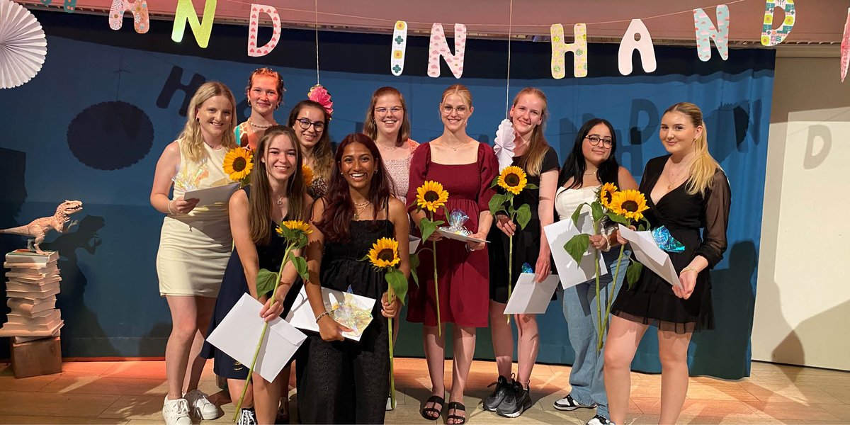 Herzliche Gratulation an unsere 17 Lernenden zum erfolgreichen Abschluss ihrer Ausbildung @Kinderspital. Wir sind sehr stolz auf sie und wünschen alles Gute auf ihrem weiteren Berufsweg – einige von ihnen bleiben weiterhin <a href="/KispiZuerich/">Kinderspital Zürich</a>