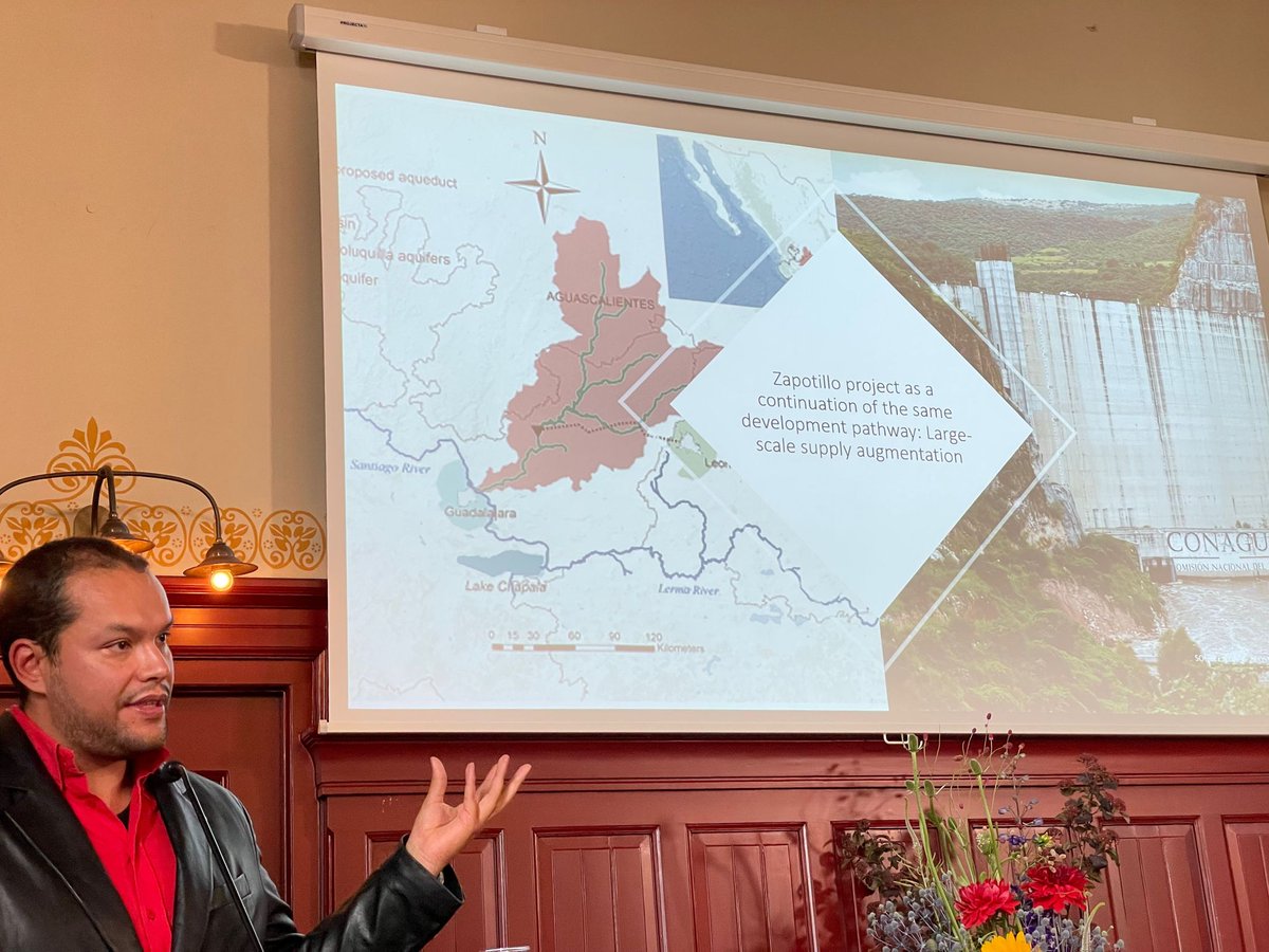 Water researcher at @ihedelft, @jonatanpoe received the Prize for the Best Interdisciplinary Thesis in 🇳🇱. His research shows the relevance of complementary cooperation w/ #Mexico to face major global challenges successfully.
#OrgulloMx