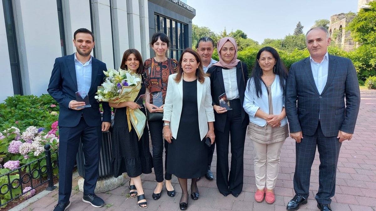 DAP kapsamında İstanbul İli ilk beş personeline plaketleri sayın valimiz sayın <a href="/gul_davut/">Davut GÜL</a> tarafından verildi <a href="/TC_istanbul/">TC İstanbul Valiliği</a> <a href="/TCNufus/">Nüfus ve Vatandaşlık İşleri Genel Müdürlüğü</a> <a href="/istanbulilnufus/">İstanbul İl Nüfus ve Vatandaşlık Müdürlüğü</a> <a href="/UskudarKaymakam/">Üsküdar Kaymakamlığı</a>