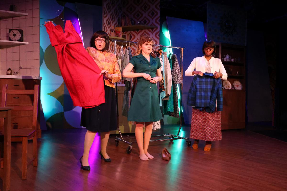 "Do yourself a favor. Go see PREDICTOR. Give Meg Crane the deserving accolades she’s spent over five decades missing...Reflect upon the timeliness of the conversation. You’ll be glad you did." -Broadway World. TICKETS: capstage.org. 📸: Charr Crail. #capstage #sacthea