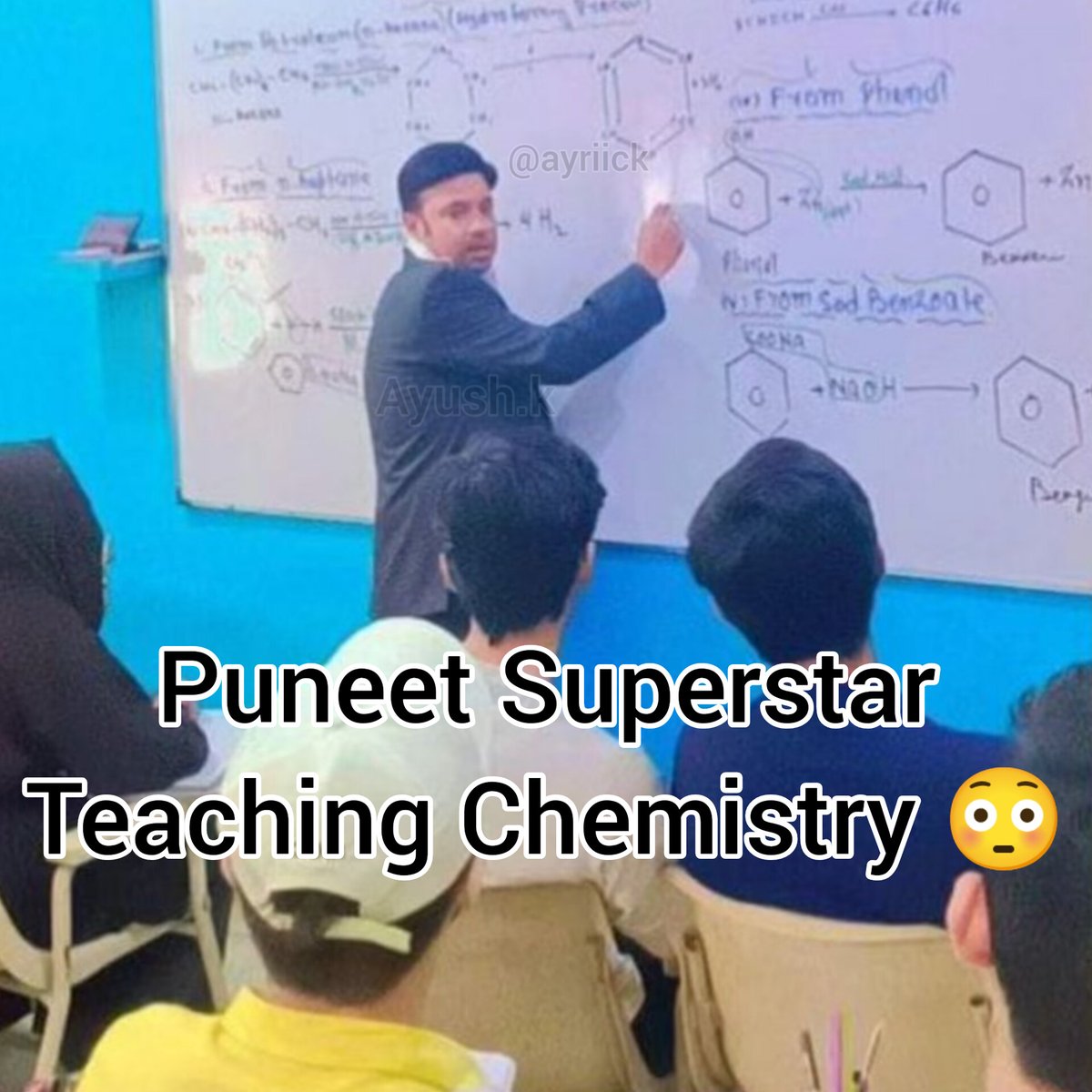 ayusharchivess's tweet image. Puneet Superstar Teaching Chemistry To Students 👽 #puneet #BiggBossOTT2