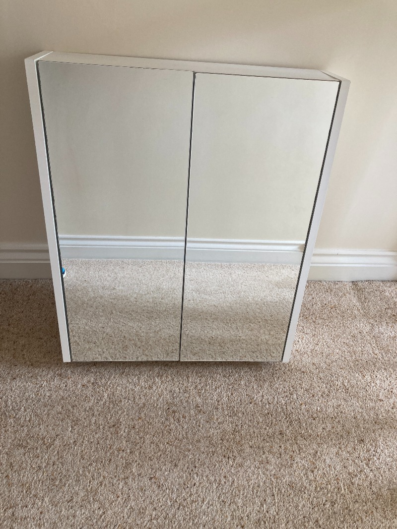 NewForestFreegl's tweet photo. OFFER: Bathroom cabinet (Mudeford BH23) https://t.co/vZNCG16ijG https://t.co/dmX13RDvCX