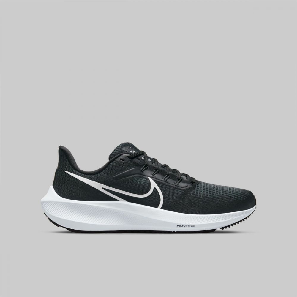 tenislinks's tweet photo. 🚨 Promo: (50% OFF)
🏃🏻 Treino + Corrida? Check.

Air Zoom Pegasus 39 "Black"
De: R$999,99 | Por: R$499,99

Agora, na Nike: https://t.co/5nYHkjBaLJ https://t.co/6YZ4lTIyqp
