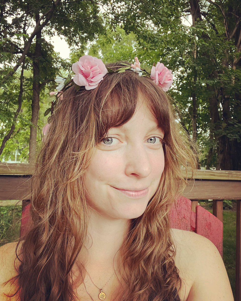 This little rose is excited to be just ✌️weeks out from playing some shows for you!! ⚡️🌹A run of dates with the full flock coming up after that in August! We’ll be playing some new songs as well as some of your old favorites 🦅
All shows listed at sistersparrow.com/tour